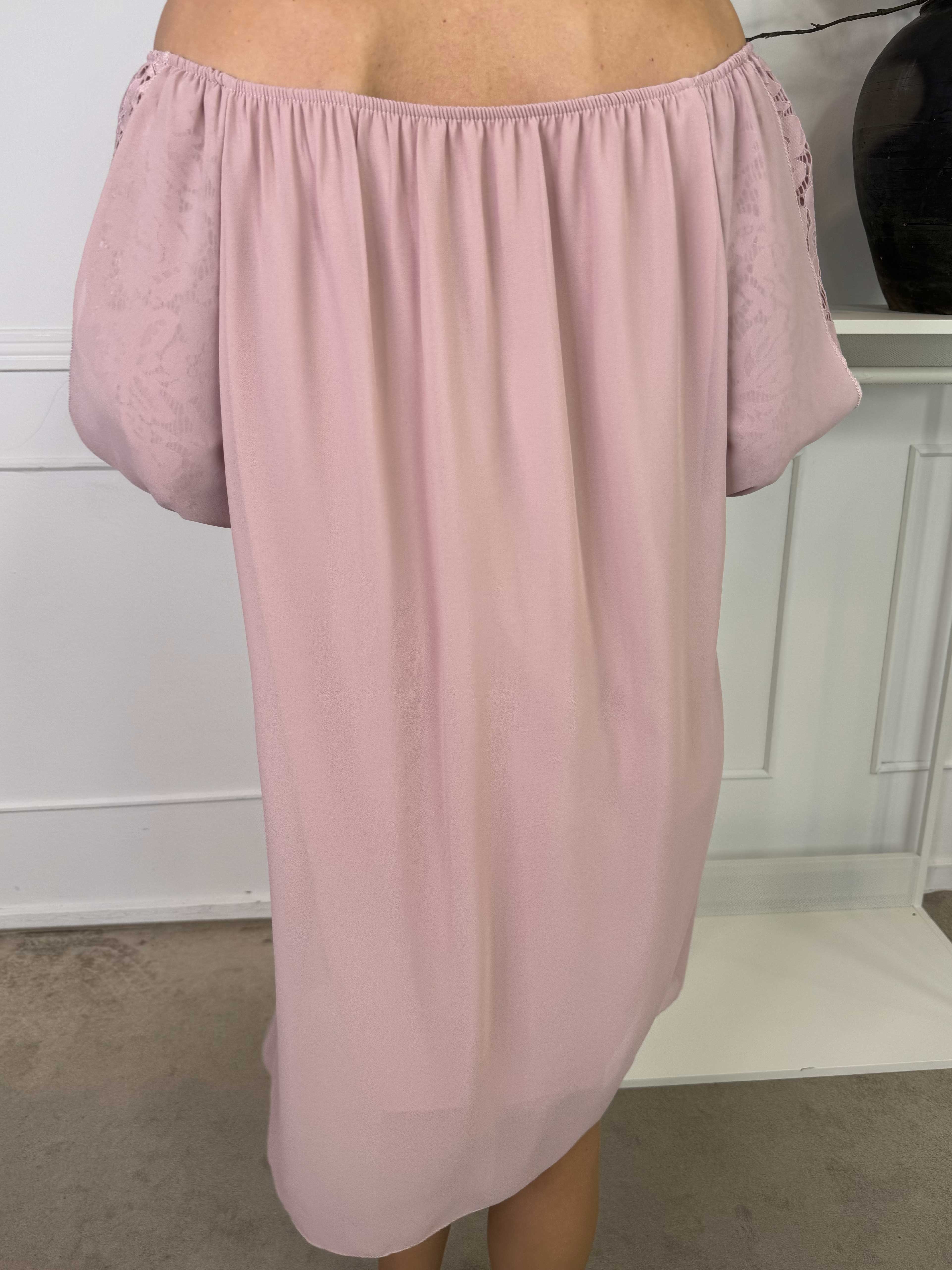 Lupita - Tunikakjole med blondeærmer